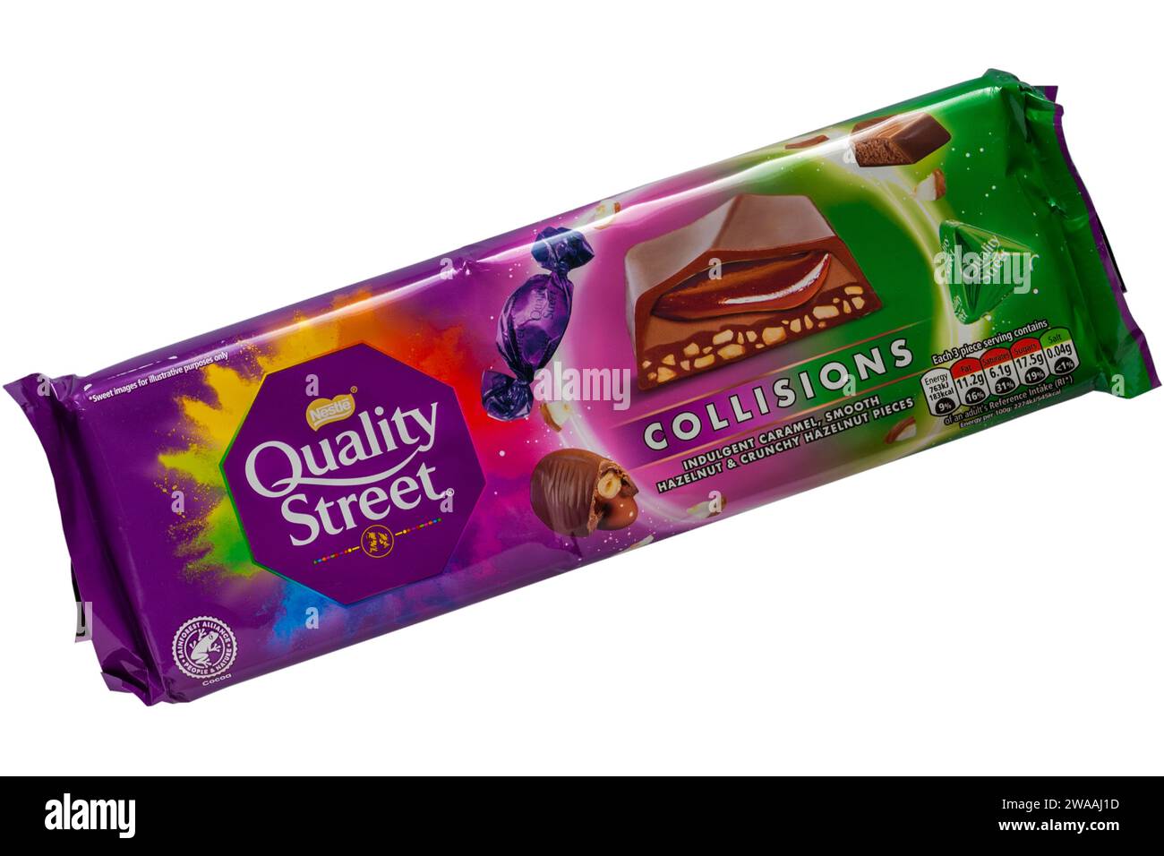 Bar der Quality Street Collisions Schokoladenriegel isoliert auf weißem Hintergrund verwöhnendes Karamell glatte Haselnussstücke und knusprige Haselnussstücke Stockfoto Bar der Quality Street Collisions Schokoladenriegel isoliert auf weißem Hintergrund verwöhnendes Karamell glatte Haselnussstücke und knusprige Haselnussstücke Stockfoto