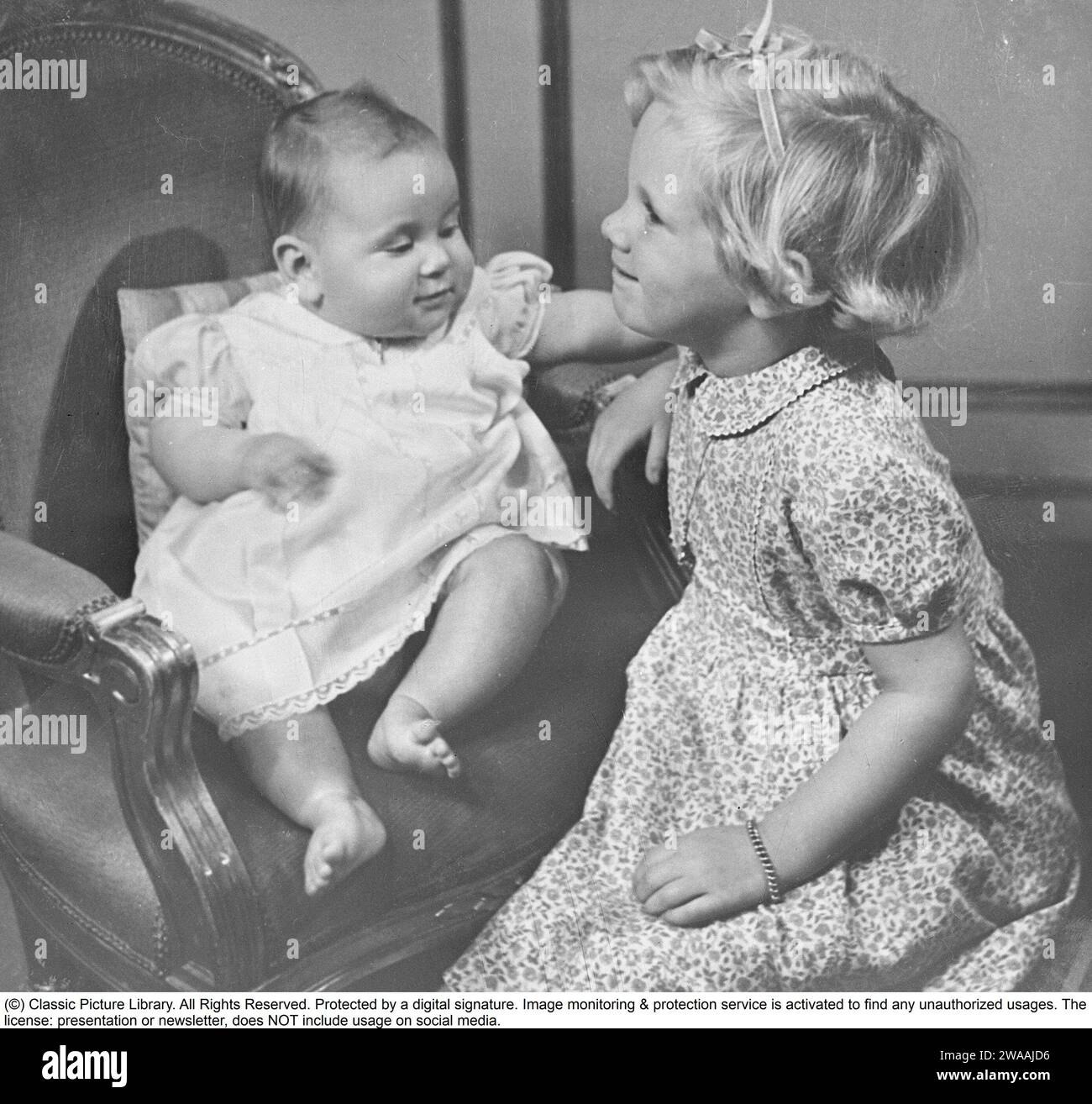 Königin Margrethe II. Von Dänemark. Mit ihrer Schwester Benedikte 1944. Stockfoto