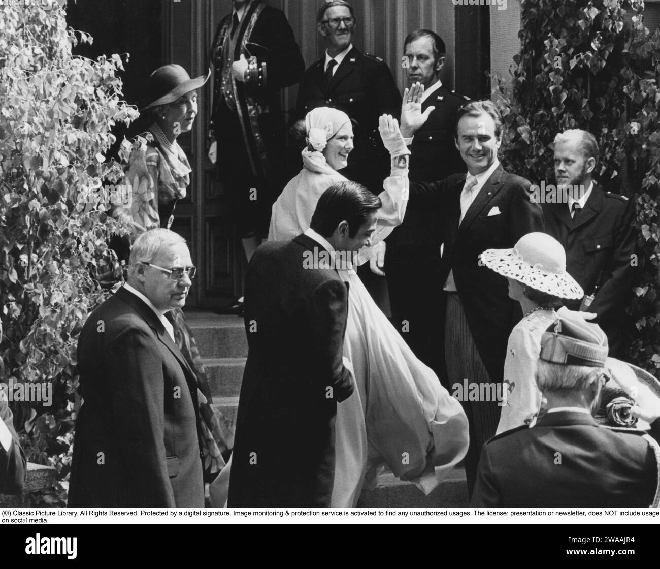 Königin Margrethe von Dänemark. Hier mit ihrem Ehemann Prinz Henrik von Dänemark im Zusammenhang mit ihrem Ausstieg aus dem Storkyrkan in Stockholm als Hochzeitsgäste bei der königlichen Hochzeit zwischen Carl XVI gustaf und Silvia Somerlath am 19. Juni 1976. Stockfoto