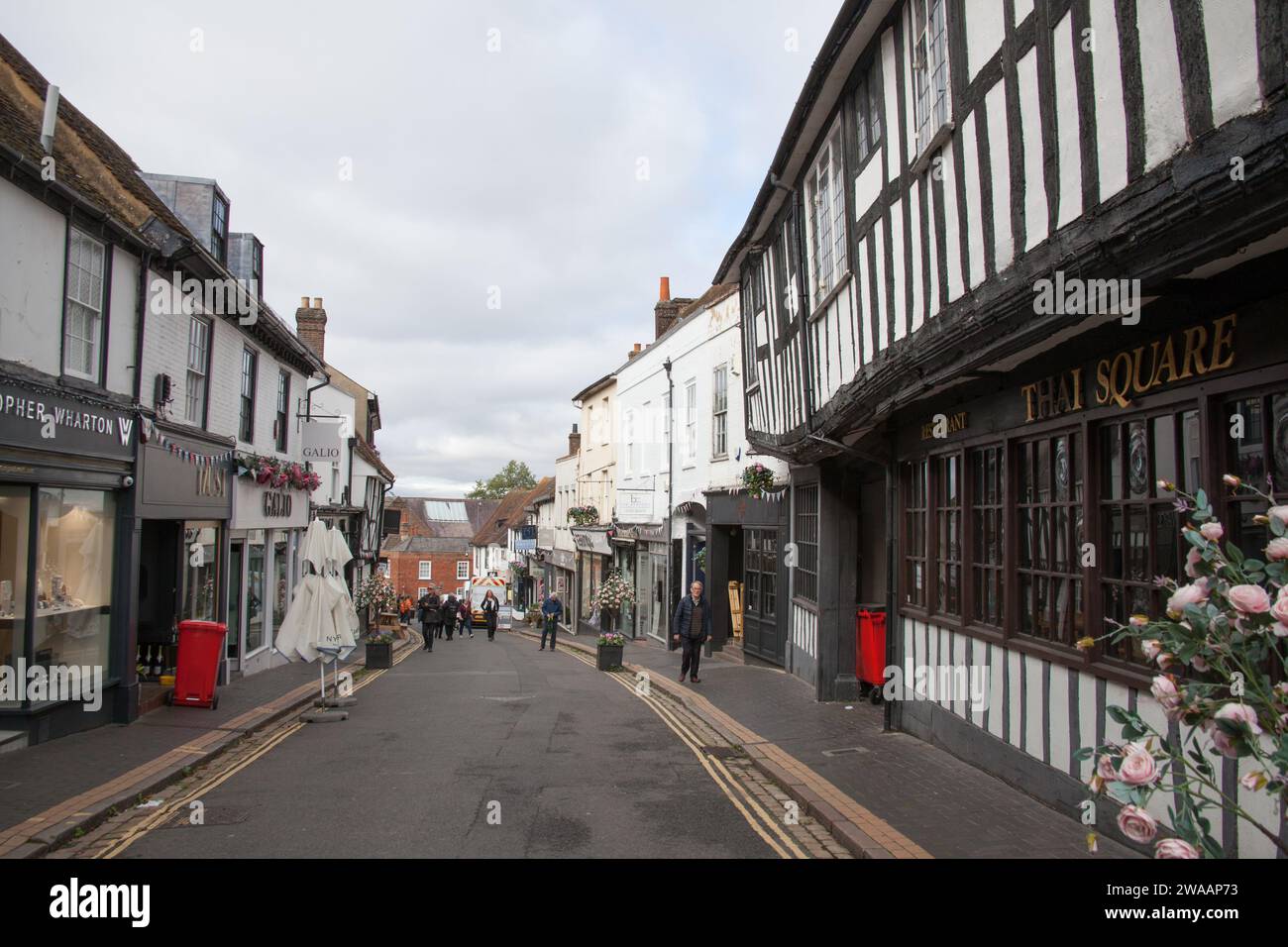 Blick auf die George Street, St Albans, Hertfordshire in Großbritannien Stockfoto