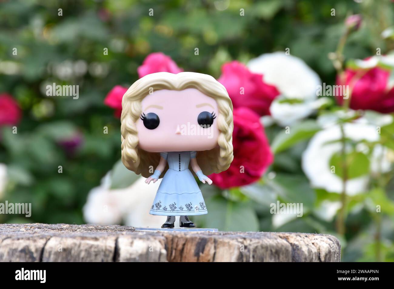 Alice im wunderland figur -Fotos und -Bildmaterial in hoher Auflösung ...