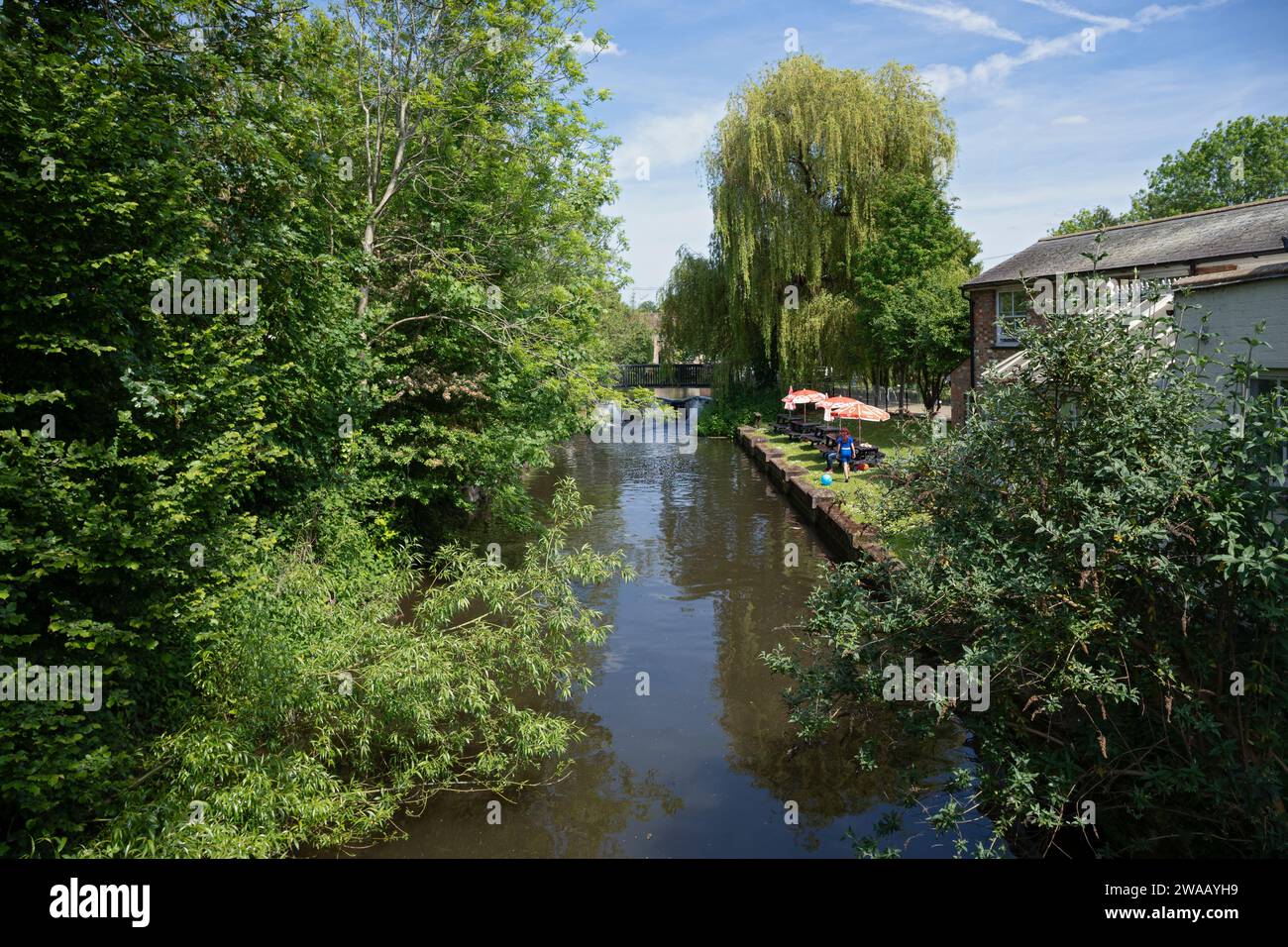 Großbritannien, England, Hertfordshire, Rickmansworth, Batchworth Lock Canal Centre Building am Fluss Colne Stockfoto