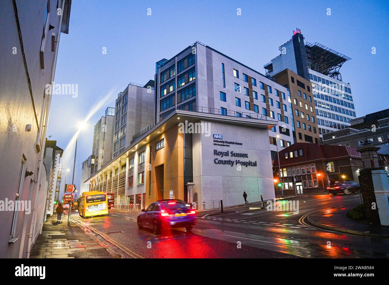 Das Royal Sussex County Hospital in Eastern Road Brighton, Teil des University Sussex Hospitals NHS Trust mit dem kürzlich eröffneten Louisa Martindale Building - Januar 2024 Stockfoto