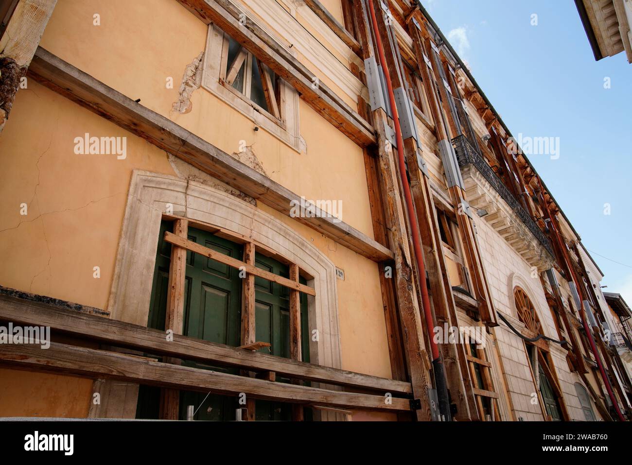 Detail der Fassade nach dem Erdbeben, Hauptstadt der Region, L' Aquila, Abruzzen, Italien Stockfoto
