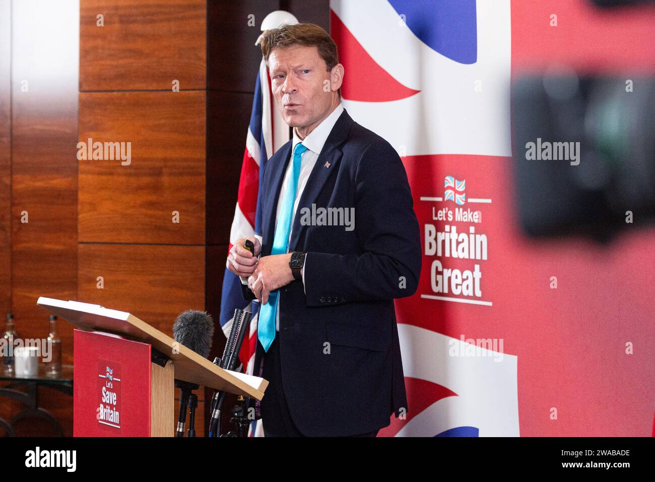 03/01/2024, London, Vereinigtes Königreich. Richard Tice, der Vorsitzende der Reform UK, wird als Pressekonferenz in Victoria, Central London, gesehen, als er ärgert Stockfoto