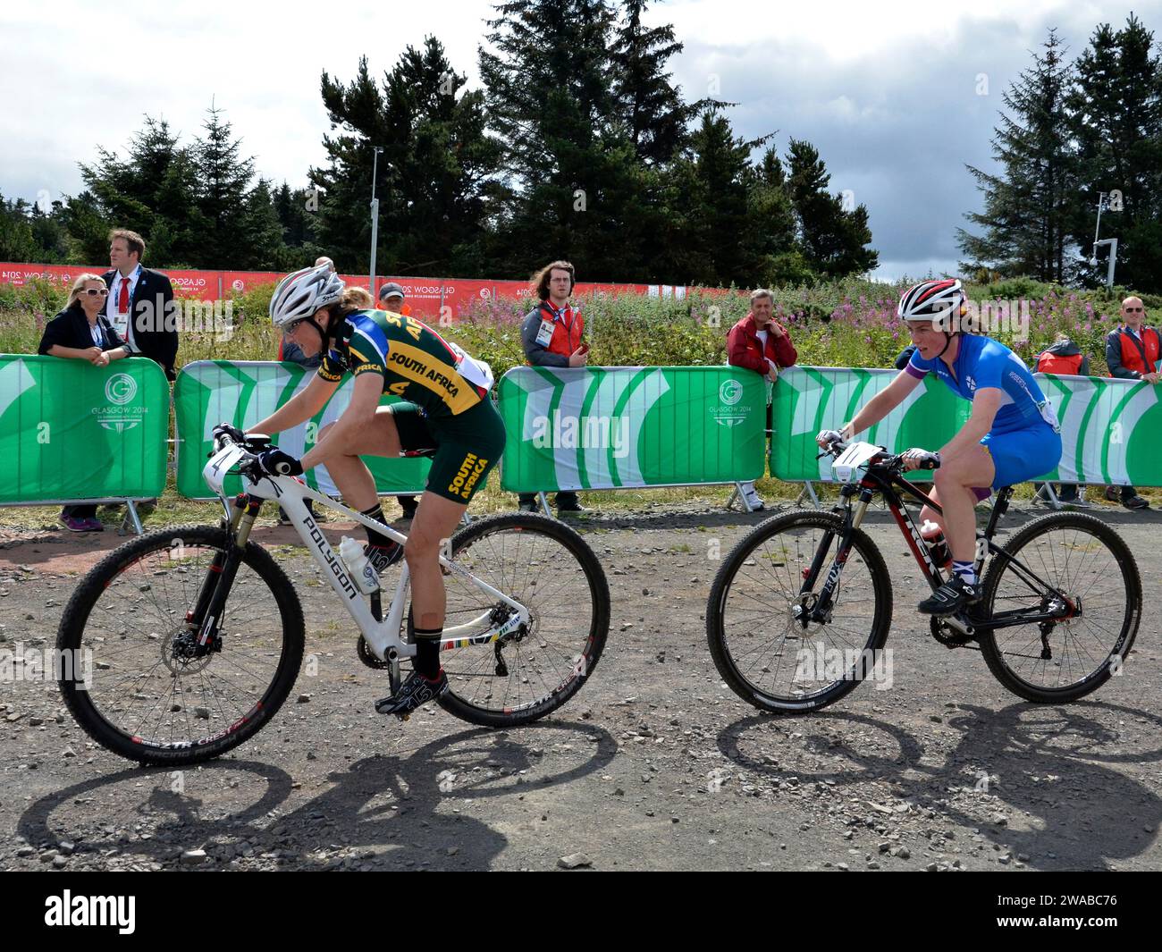 GLASGOW, SCHOTTLAND - 29. JULI 2014: Das Cross Country Finale der Männer und Frauen bei den Commonwealth Games 2014. Es wurde in Cathkin Braes abgehalten. Stockfoto