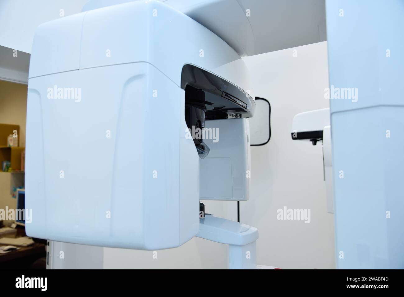 Panorama-Computertomograph mit Cephalostat. Röntgengerät zur Erstellung von Tomographien. Zahnheilkunde und Gesundheitskonzept. Nahaufnahme Stockfoto