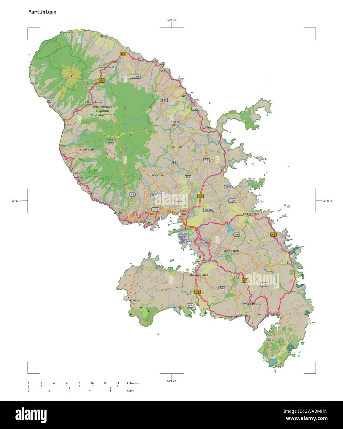 Form einer topographischen Karte der Martinique im OSM-Deutschland-Stil, mit Entfernungsskala und Kartengrenzkoordinaten, isoliert auf weiß Stockfoto