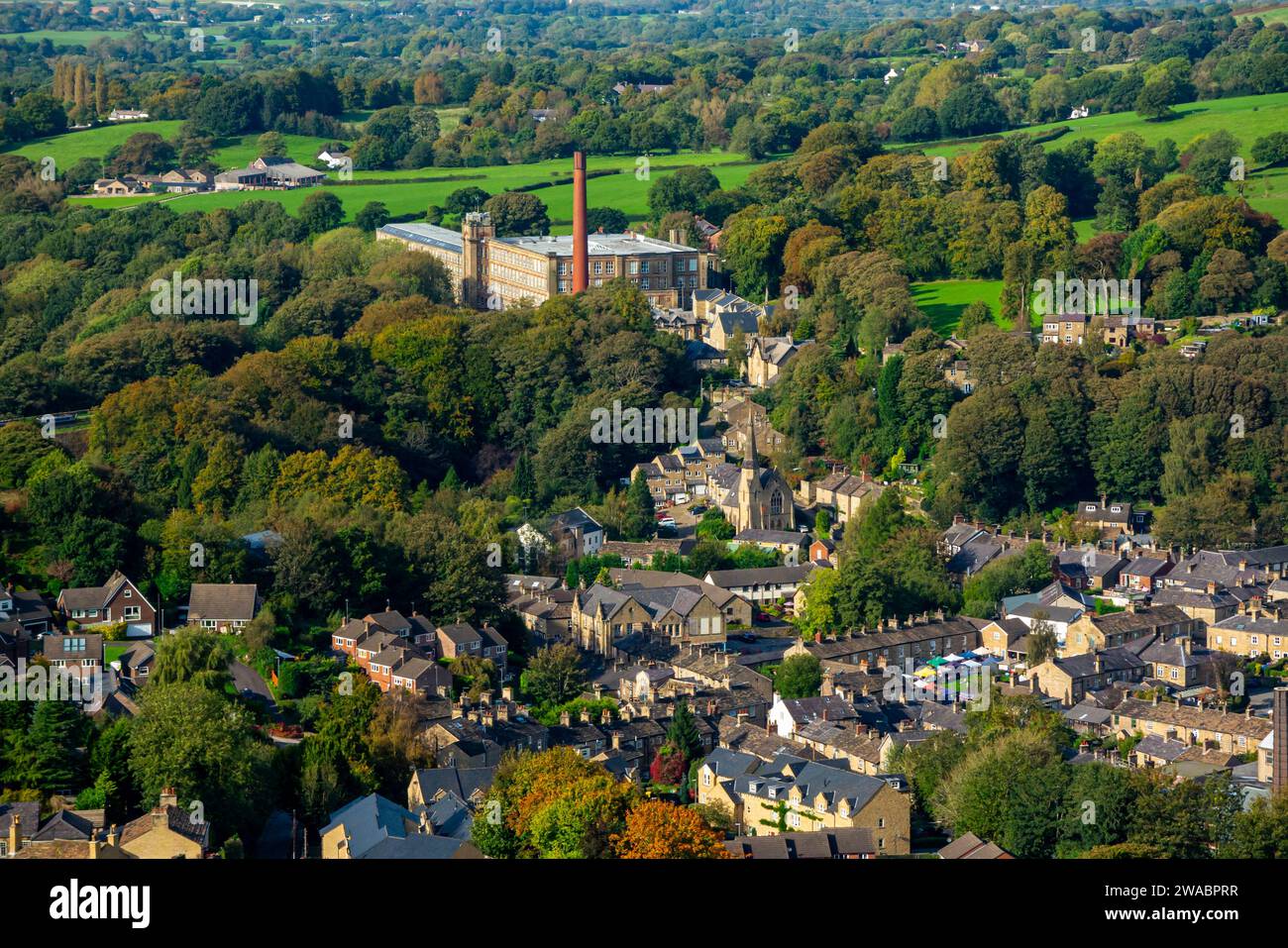 Blick hinunter auf Bollington in Cheshire England, einer Stadt an der westlichen Grenze des Peak District. Stockfoto
