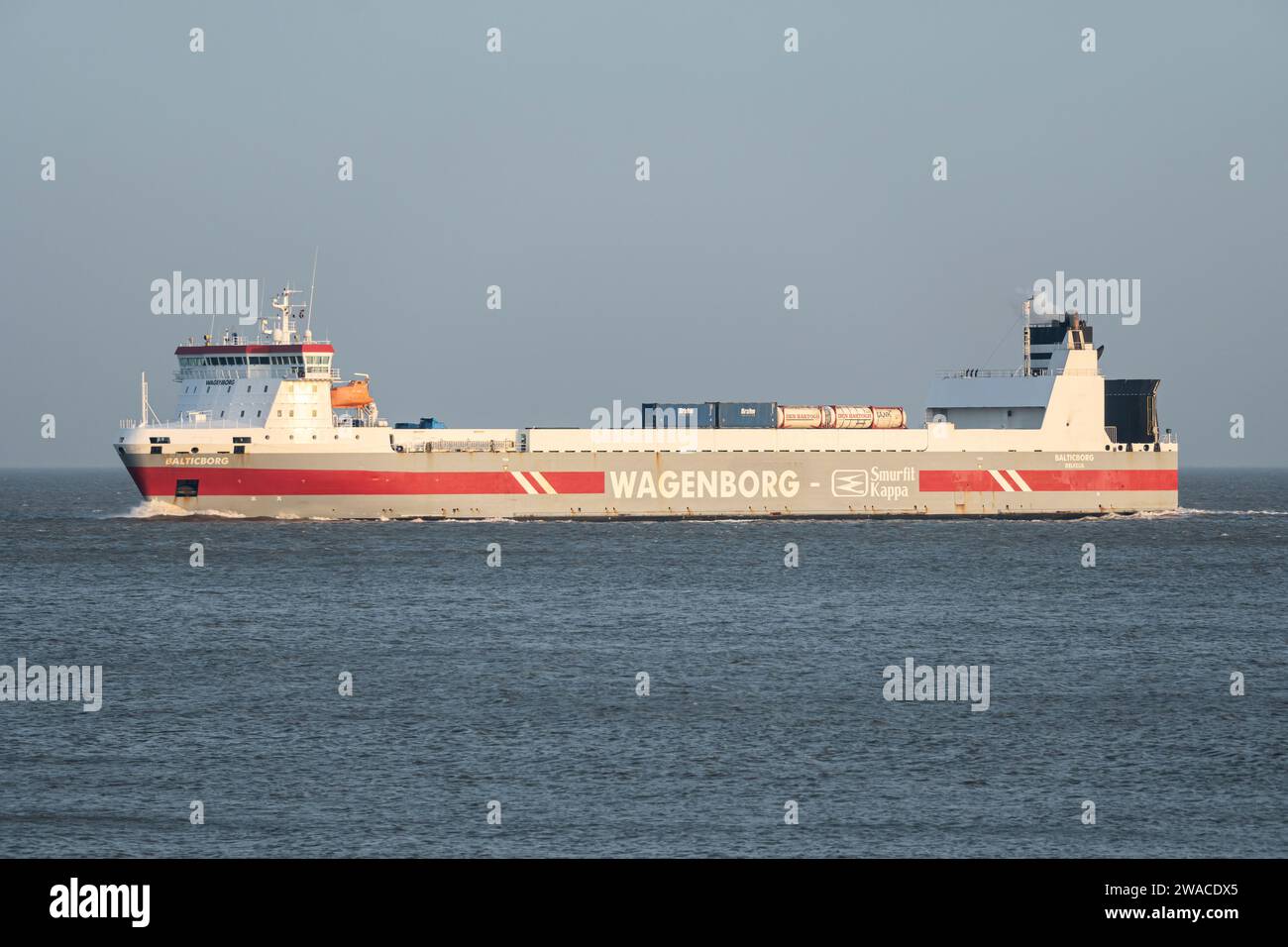 Wagenborg Ro-Ro-Schiff Balticborg auf der Elbe Stockfoto