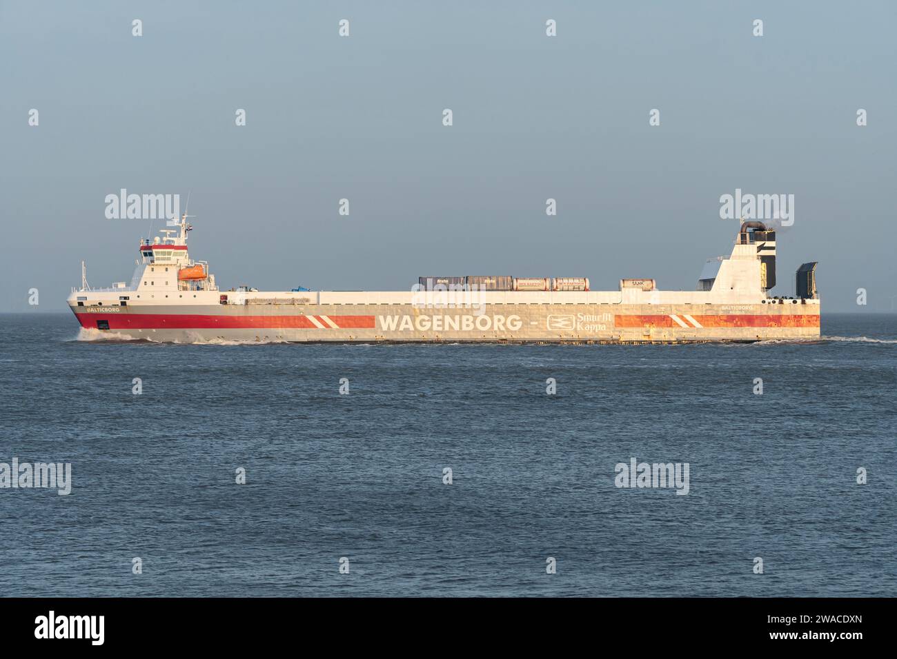 Wagenborg Ro-Ro-Schiff Balticborg auf der Elbe Stockfoto