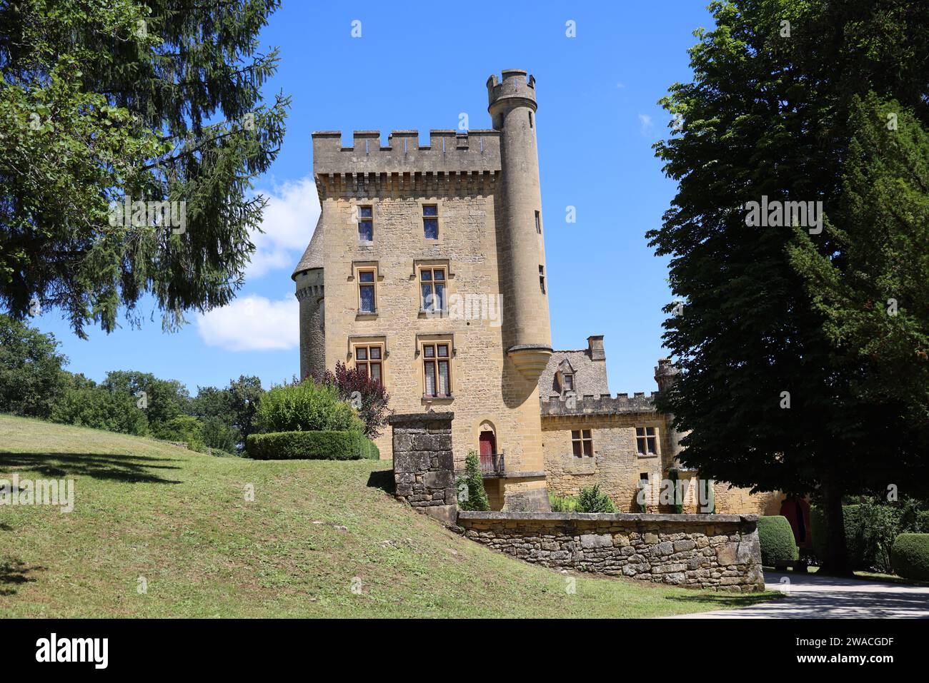 Schloss Puymartin in Périgord Noir erinnert an wichtige Epochen der französischen Geschichte: Mittelalter, Hundertjähriger Krieg, Religionskriege, Renaissance... Architektur, H Stockfoto