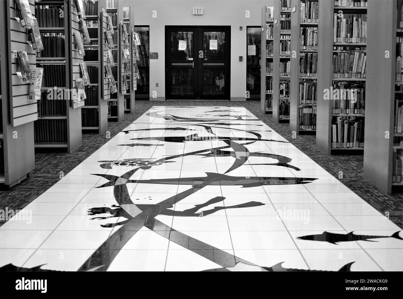 Monochrom-Musterboden in Orange Beach, öffentliche Bibliothek von Alabama Stockfoto