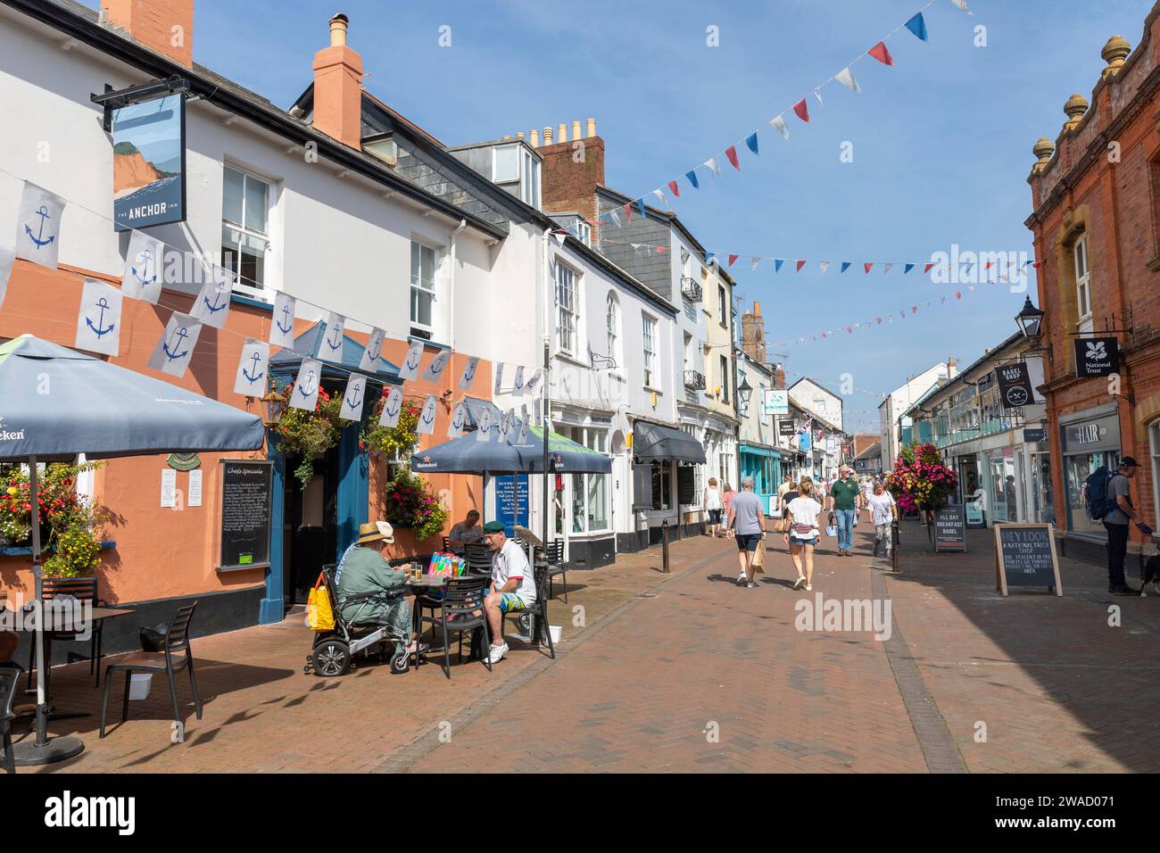 Sidmouth Dorset, The Anchor Inn Public House serviert Ales und Essen in Old Fore Street Sidmouth Town Centre, England, UK, 2023 Stockfoto