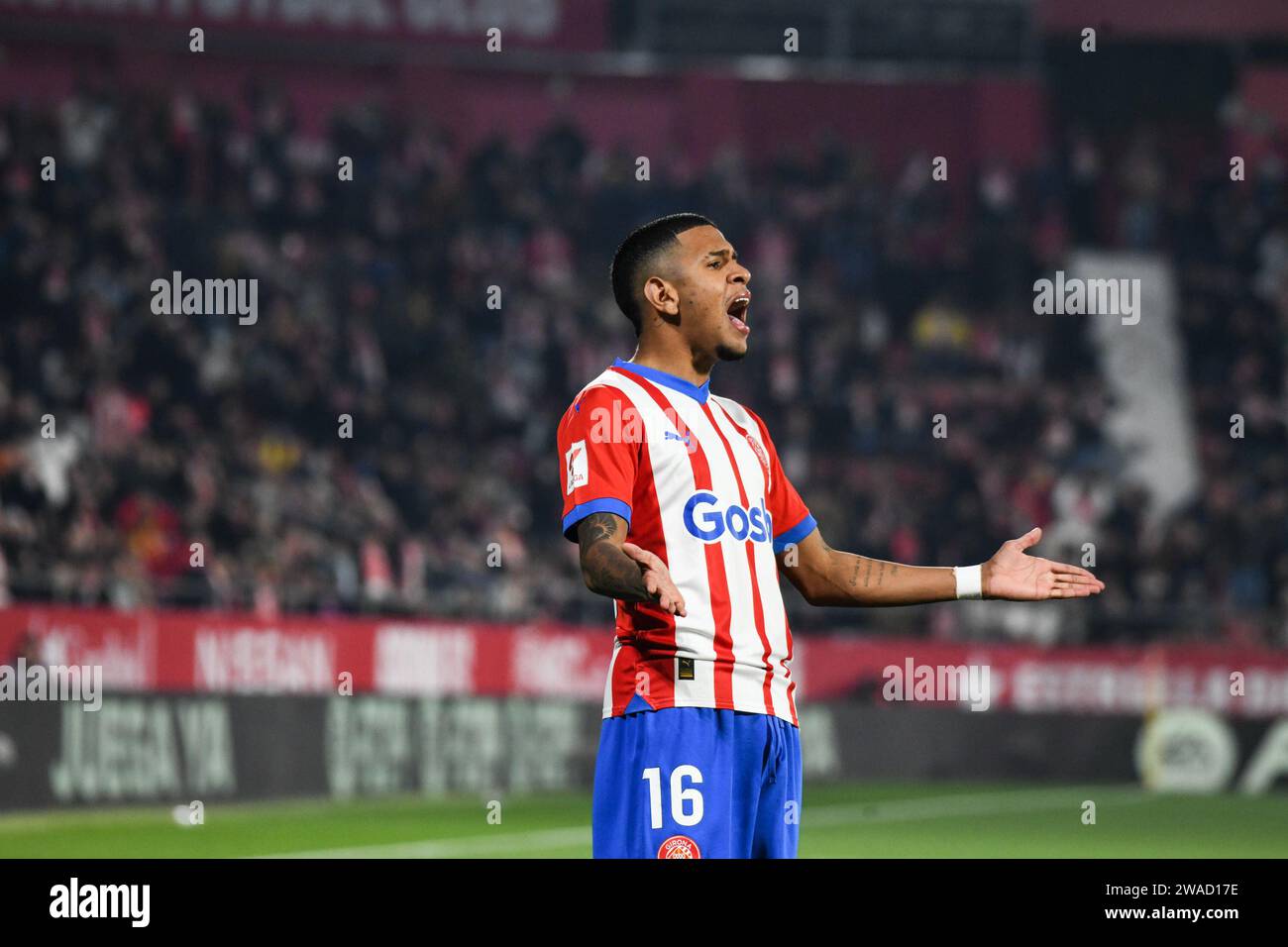 Girona, Spanien. Januar 2024. GIRONA, SPANIEN - 3. JANUAR: Spiel zwischen Girona FC und Club Atlético de Madrid im Rahmen der La Liga in Estadi Montilivi am 3. Januar 2024 in Girona, Spanien. (Foto: Sara Aribó/PxImages) Credit: PX Images/Alamy Live News Stockfoto