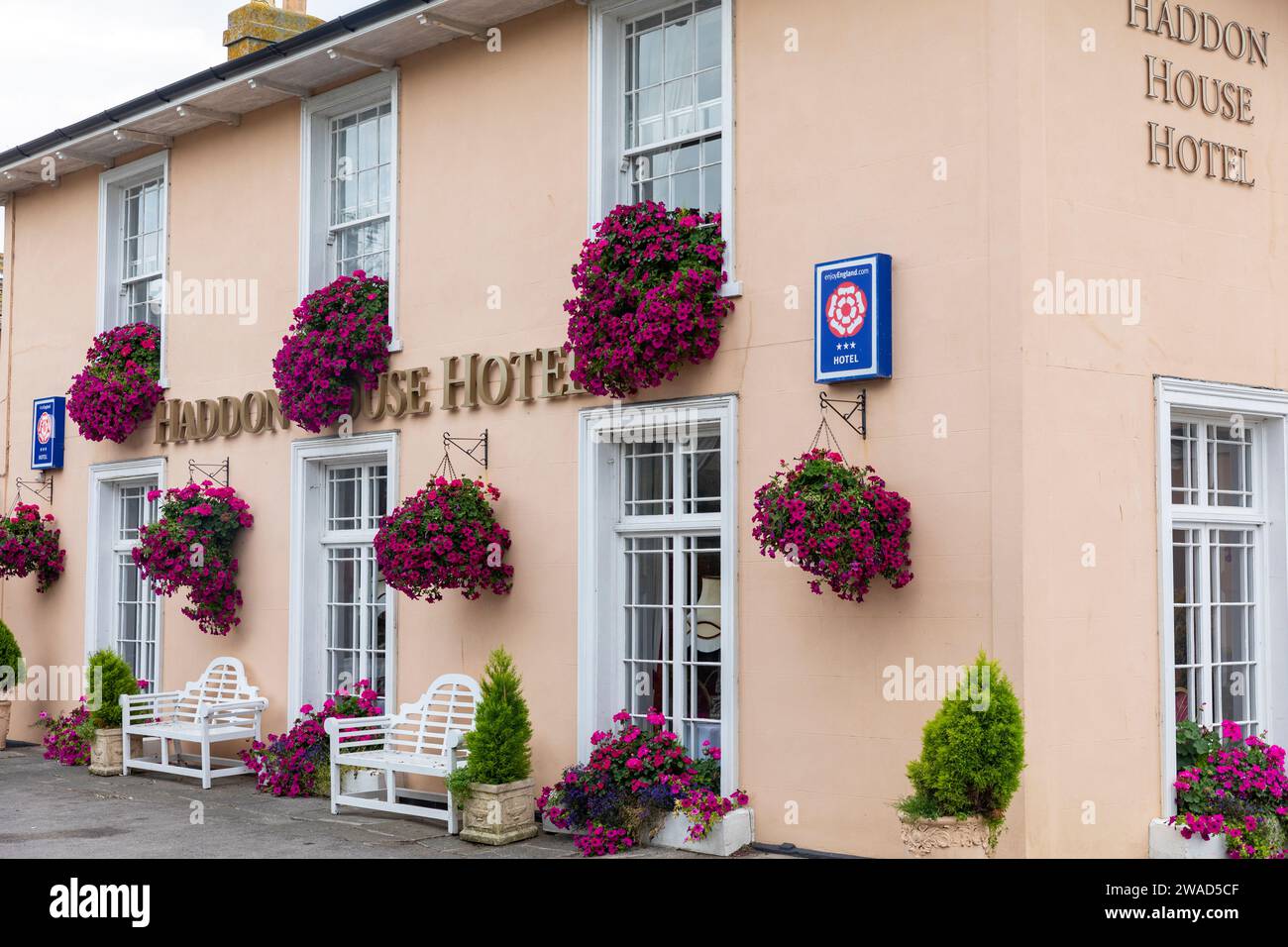 West Bay Bridport, Haddon House Hotel ein 3-Sterne-Hotel in West Bay, englischer Südküste, Dorset, England, Großbritannien, 2023 Stockfoto