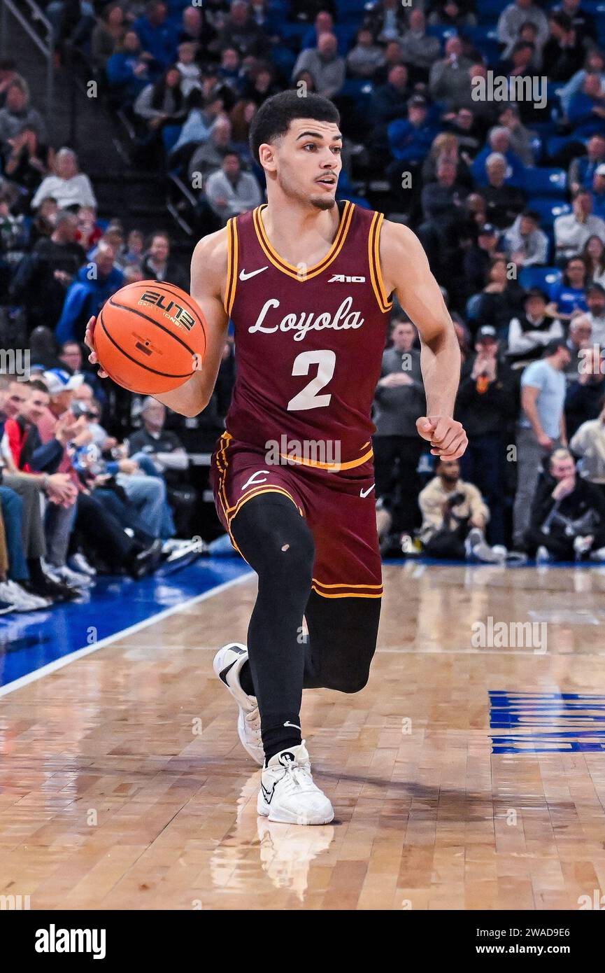 3. JANUAR 2024: Loyola (Il) Ramblers hütet Jalen Quinn (2) in einem regulären Saisonspiel, bei dem die Loyola Chicago Ramblers die Saint Louis Billikens besuchten. In der Chaifetz Arena in St. Louis, MO am Mittwoch, den 03. Januar 2024 Richard Ulreich/CSM Stockfoto