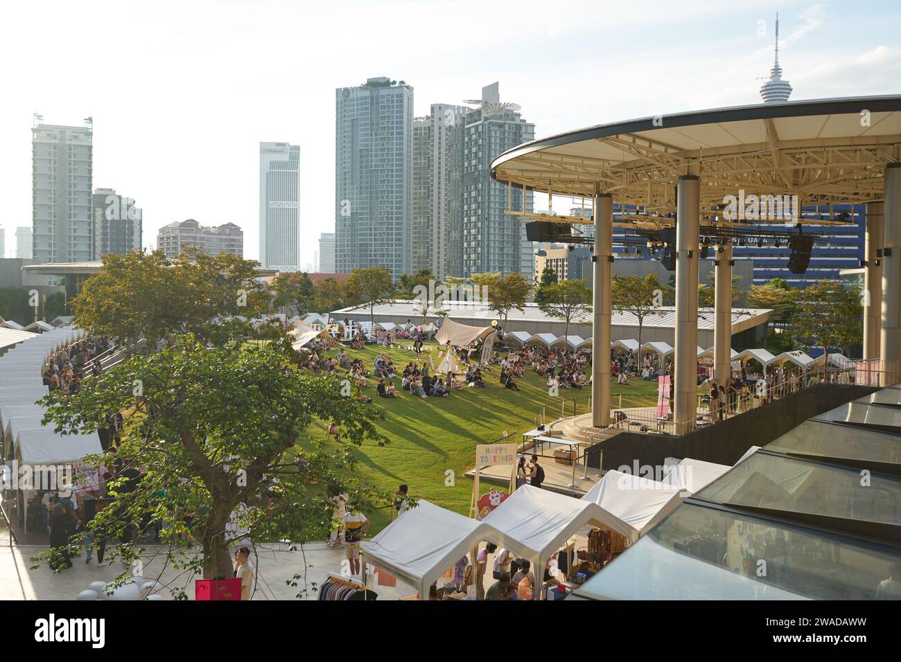 KUALA LUMPUR, MALAYSIA CA. MAI 2023 PopupMarkt im Central Rooftop