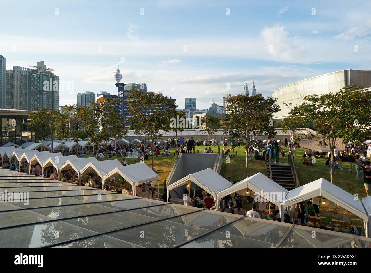 KUALA LUMPUR, MALAYSIA CA. MAI 2023 PopupMarkt im Central Rooftop