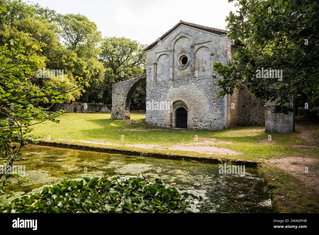 Alte Kapelle, Notre-Dame du Val des Nymphes, La Garde-Adhemar, Plus Beaux Villages de France, Departement Drome, Provence, Auvergne-Rhone-Alpes Stockfoto