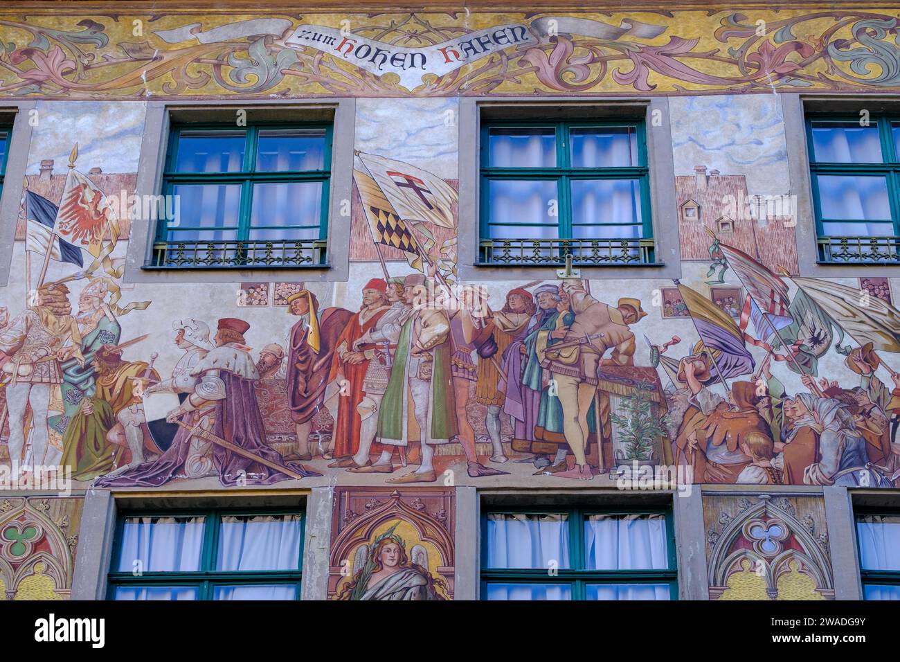 Belehnung des Nürnberger Burggrafen Friedrich VI. Von Zollern mit der Markgrafschaft Brandenburg, gemalte Fassade des Hauses zum Hohen Hafen Stockfoto