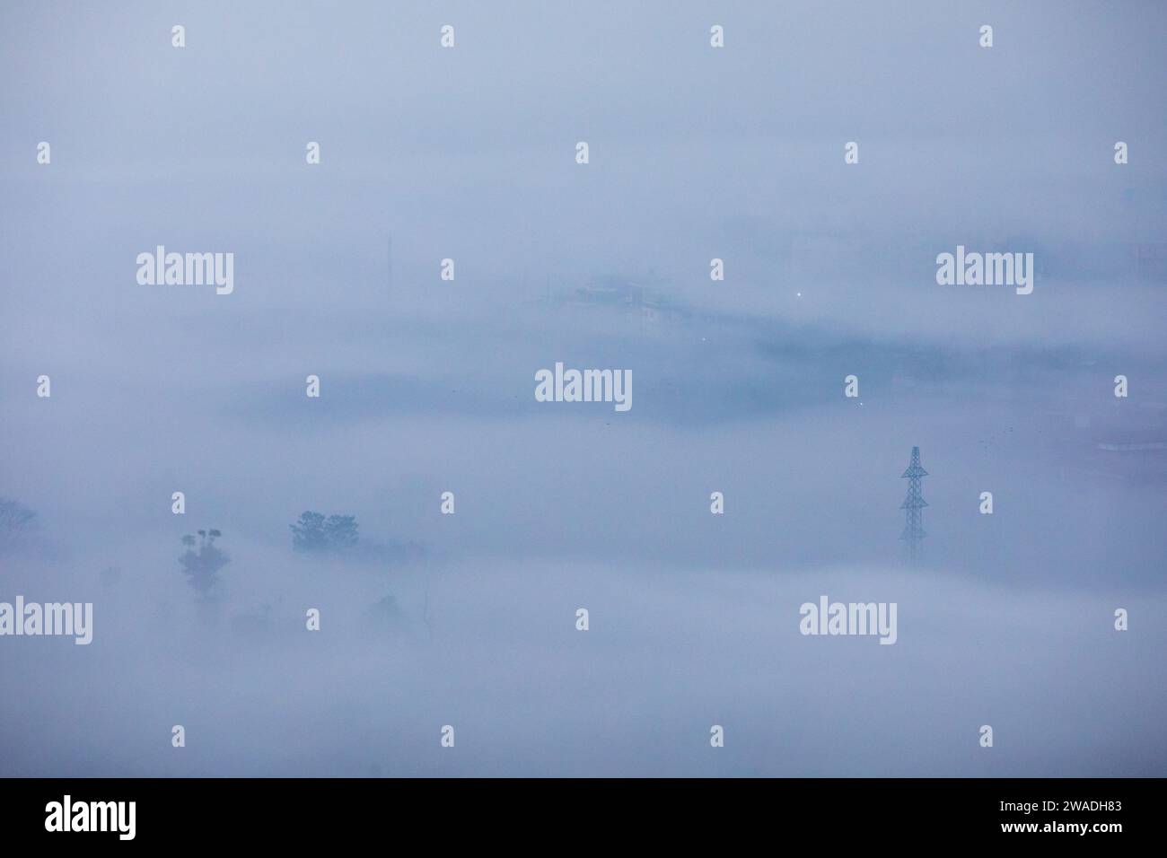 Kalter Wintermorgen malerische Landschaft. Stockfoto