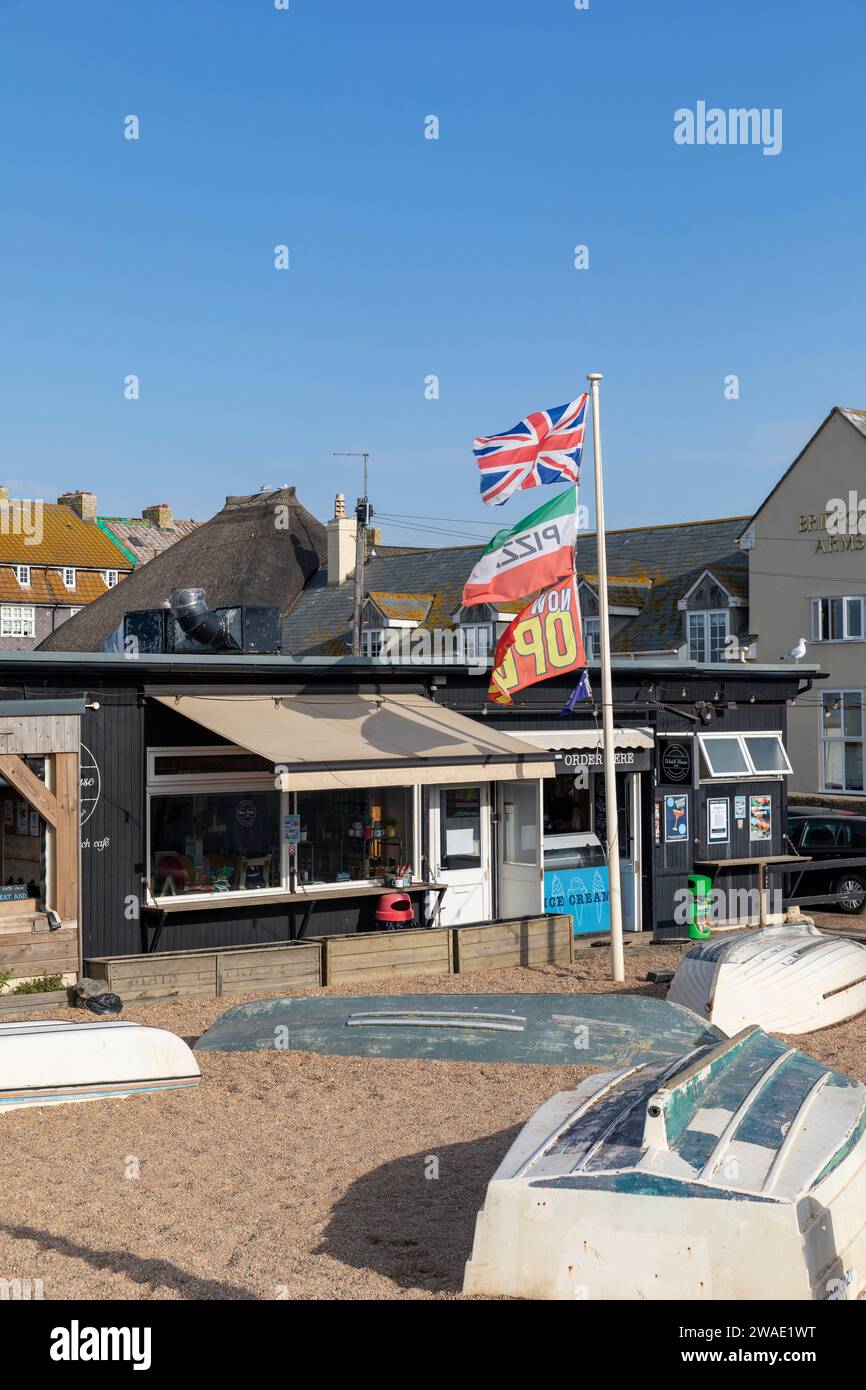 West Bay Village and Beach in Bridport an der Südküste Englands Teil der jurassic Coast, England, UK, 2023 Stockfoto