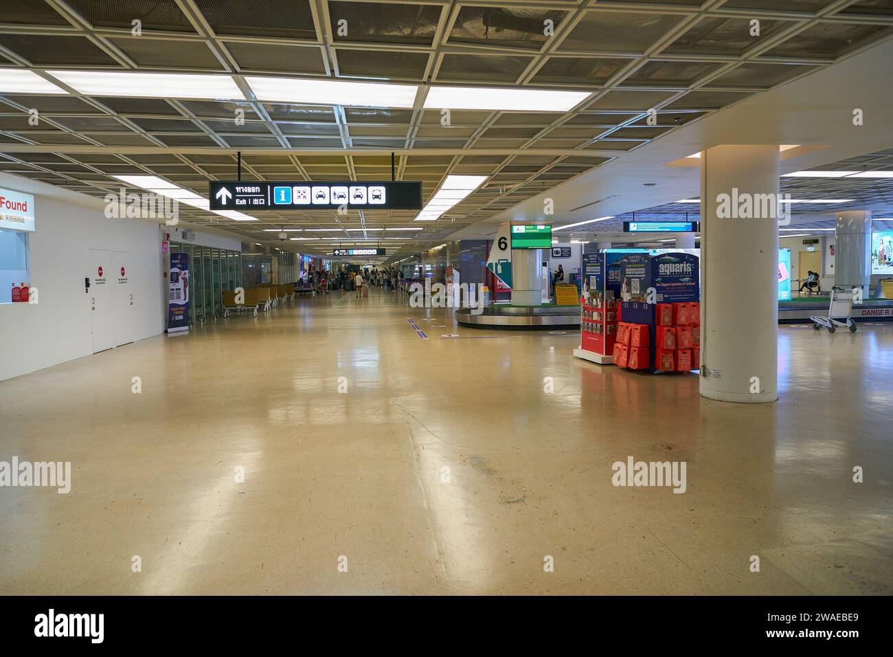 PHUKET, THAILAND - 15. APRIL 2023: Gepäckausgabe im Inlandsterminal des Flughafens Phuket. Stockfoto