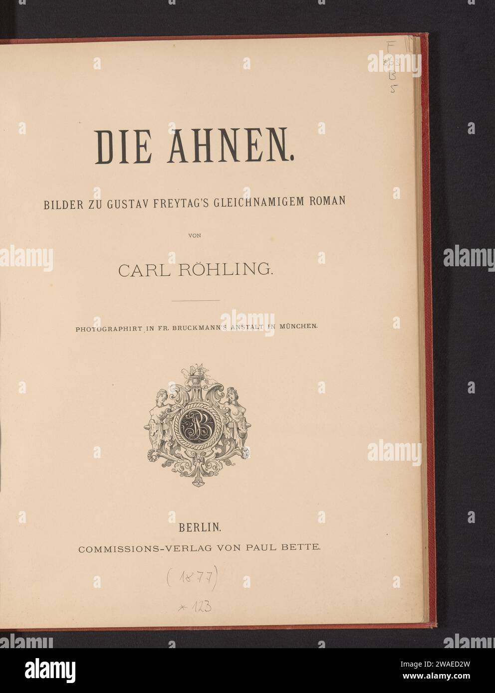 Die Ahnen: Bilder von Gustav Freytags gleichnamigem Roman / von Carl Röhling; Fotografie in Pater Bruckmanns Institution in München, Paul Bette, 1877 Buch Berliner Zeitung. Pappe. Leinen-(Material-)Druck Stockfoto