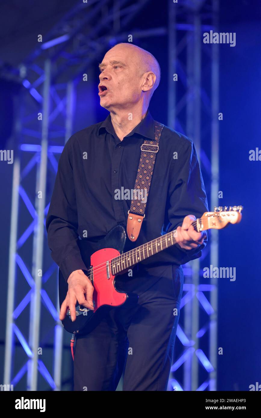 Wilko Johnson tritt beim Cornbury Festival, Great TEW Estate, Oxford, England, 8. Juli auf. 2016 Stockfoto