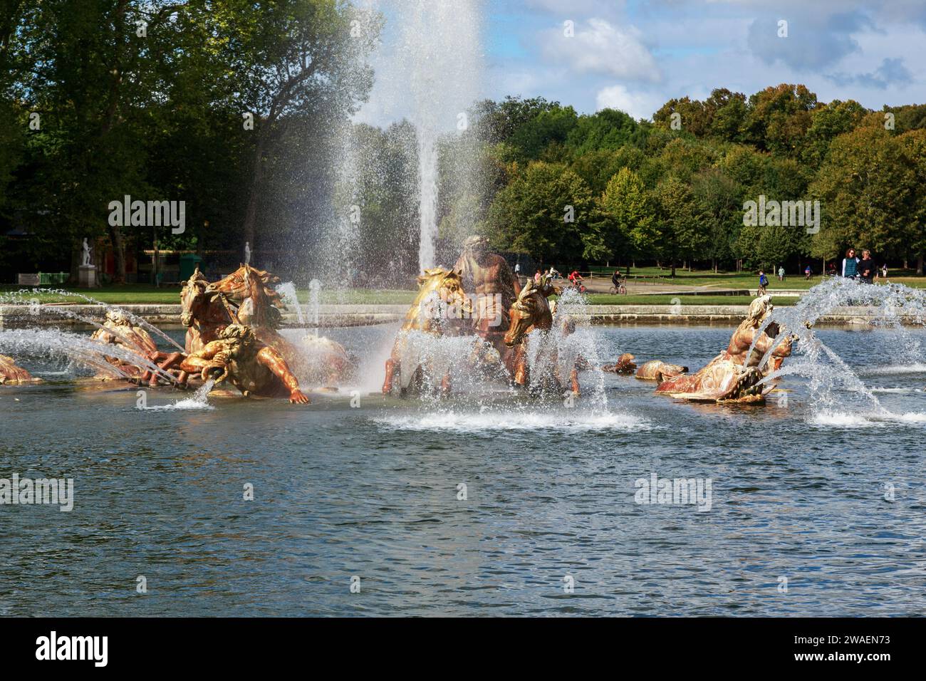 VERSAILLES, FRANKREICH - 8. SEPTEMBER 2019: Dies ist ein Fragment des Apollo-Pool-Brunnens im Schlosspark von Versailles. Stockfoto