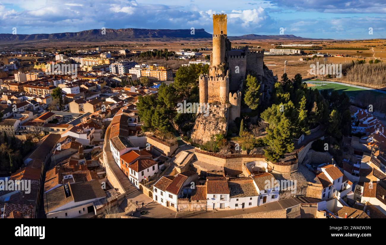 Die beeindruckendsten mittelalterlichen Burgen und Städte Spaniens, Kastilien-La Mancha Provision - Almansa, Panoramablick aus einem hohen Winkel Stockfoto