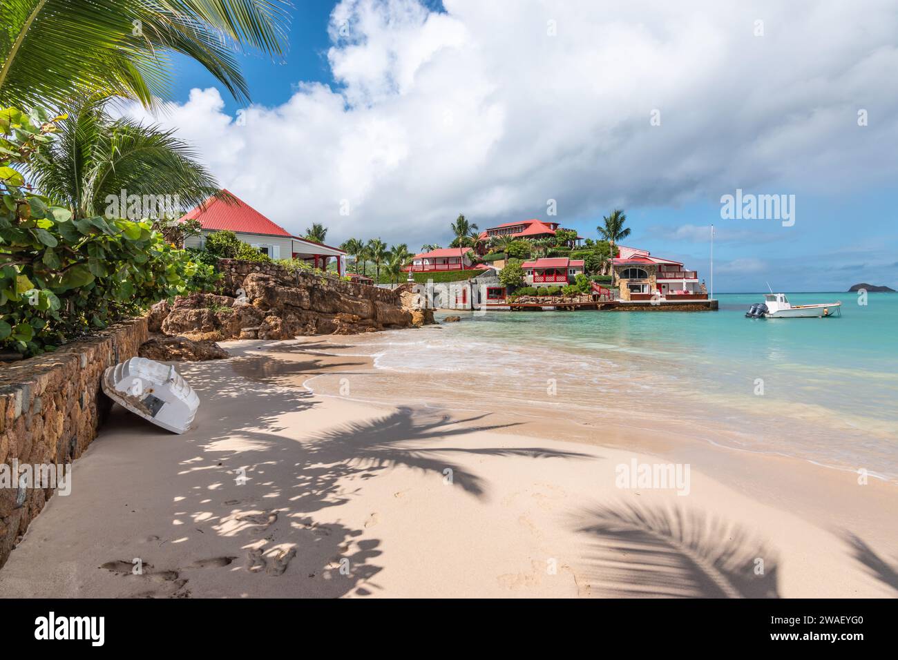 Blick auf den Luxusstrand auf St. Barts. Nikki Beach, Gustavia, Karibik. Stockfoto