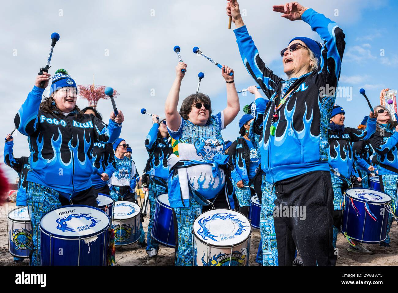 Brooklyn, New York 1. Januar 2024 Fogo Azul, Coney Island Polar Bear
