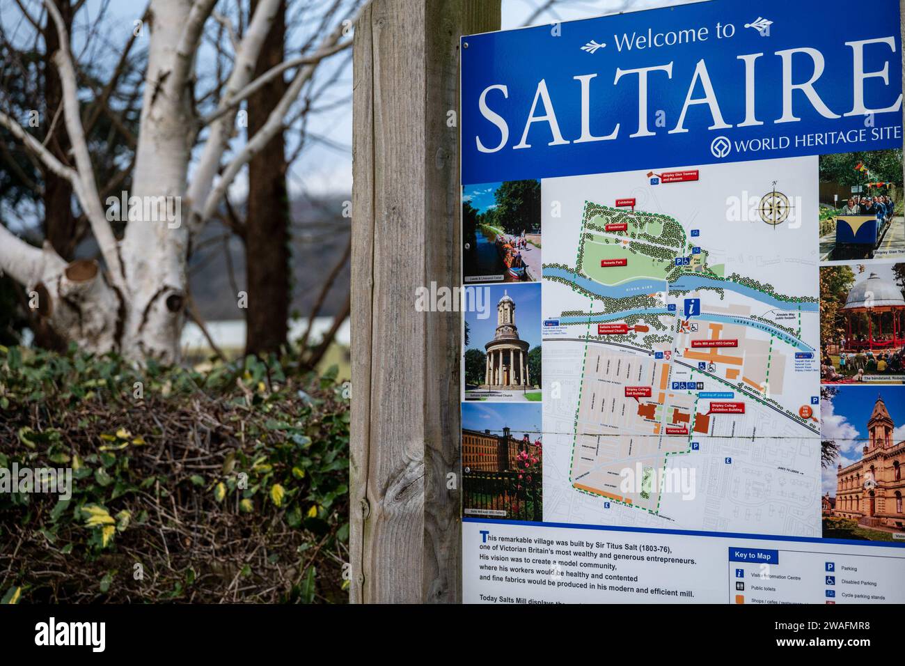 Willkommen bei Saltaire Touristenschild und Karte im Weltkulturerbe in Bradford, West Yorkshire. Stockfoto