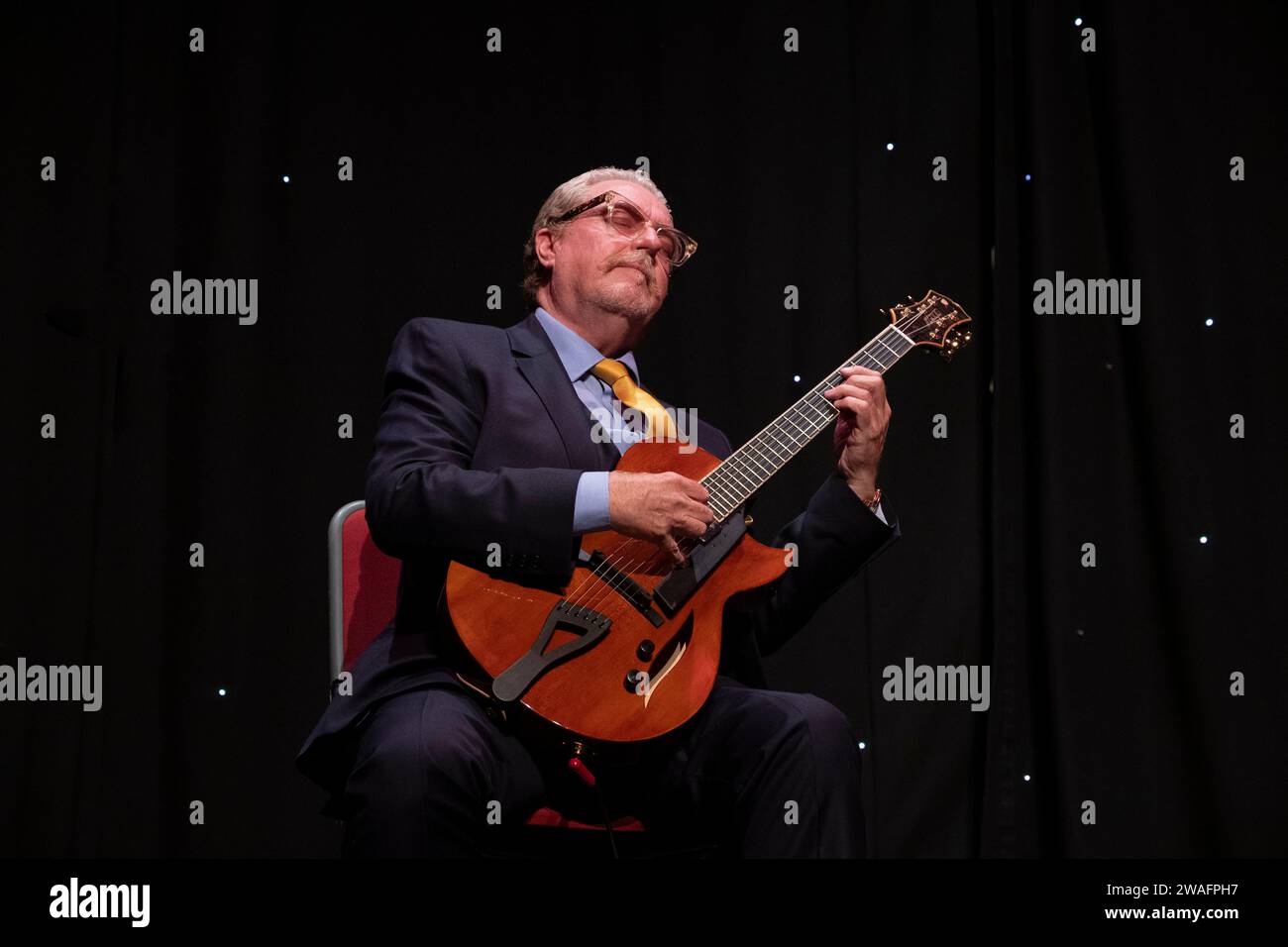 Martin Taylor spielt live mit Ulf Wakenius beim Scarborough Jazz Festival 2022 Stockfoto