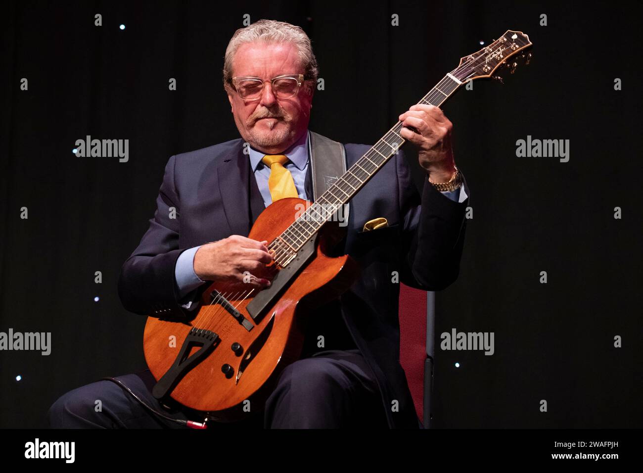 Martin Taylor spielt live mit Ulf Wakenius beim Scarborough Jazz Festival 2022 Stockfoto