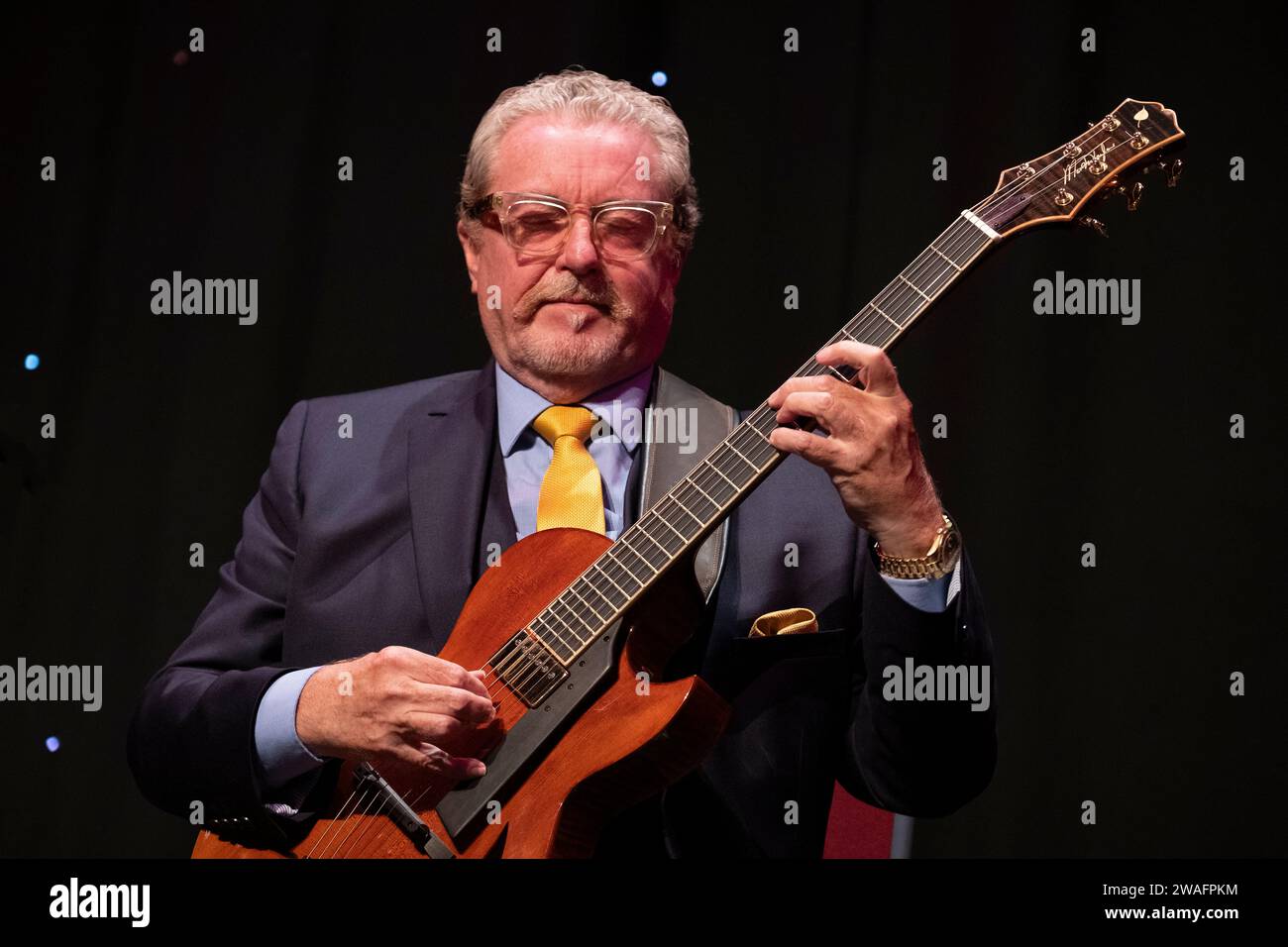 Martin Taylor spielt live mit Ulf Wakenius beim Scarborough Jazz Festival 2022 Stockfoto