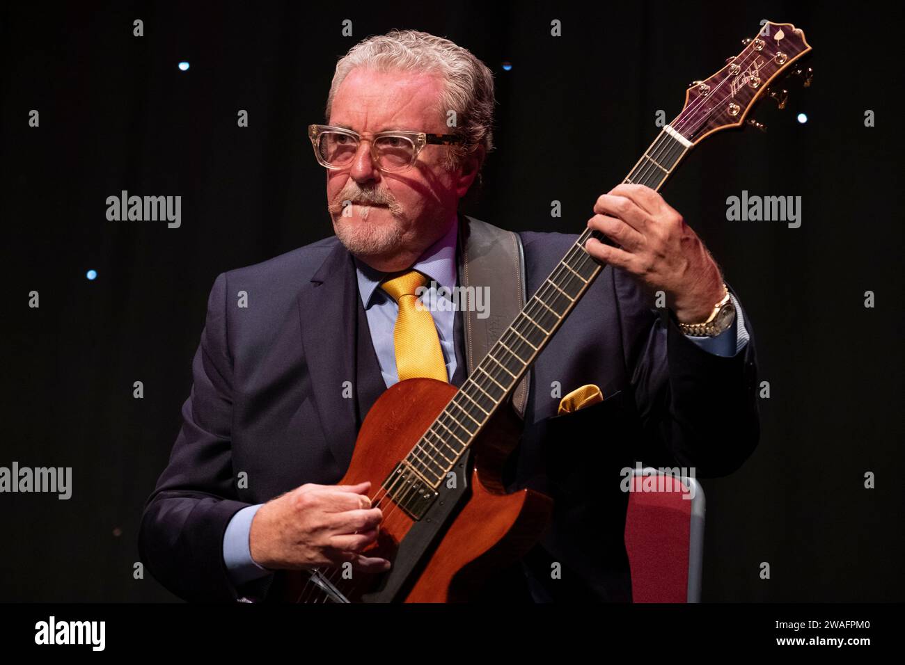 Martin Taylor spielt live mit Ulf Wakenius beim Scarborough Jazz Festival 2022 Stockfoto