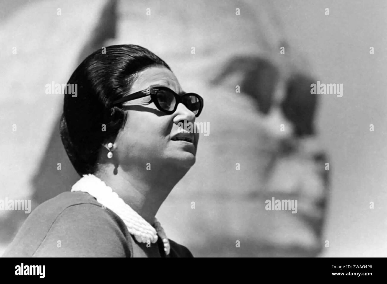 Umm Kulthum. Porträt der ägyptischen Sängerin, Songwriterin und Schauspielerin Umm Kulthum (1904–1975), 1967 Stockfoto