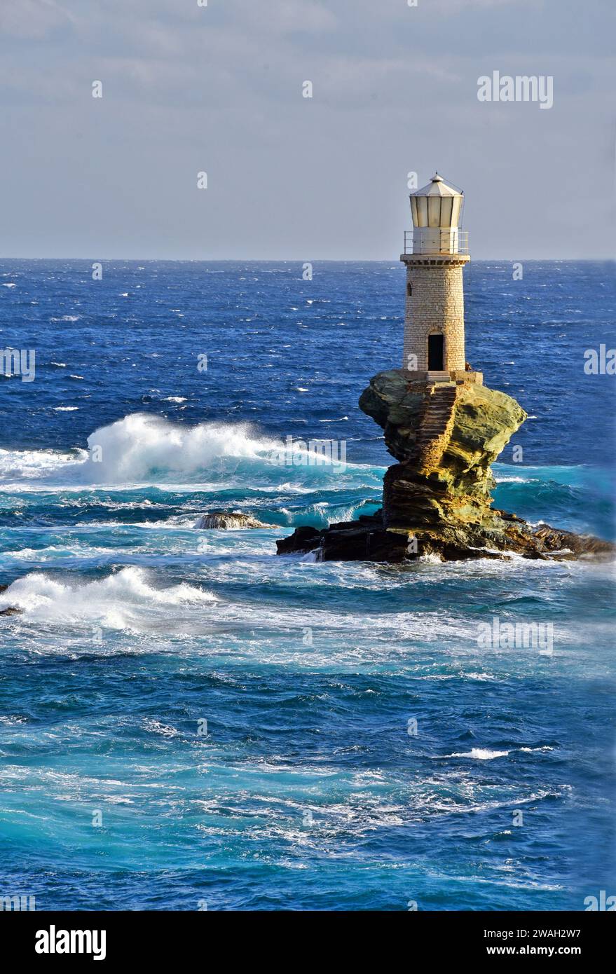 Leuchtturm bei Hora Andros, Griechenland, Kykladen, Andros Stockfoto