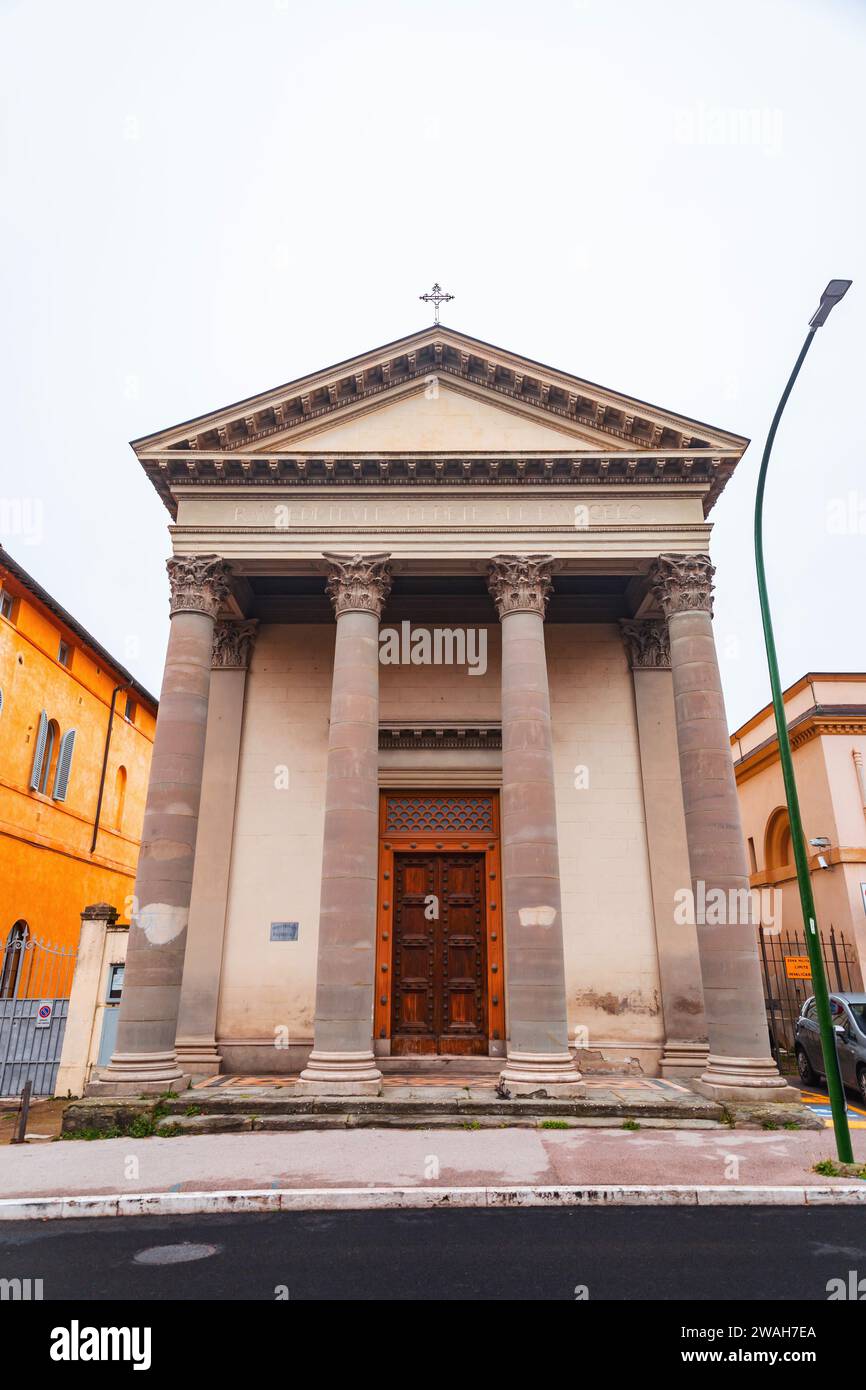 Siena, Italien - 7. April 2022: Außenansicht und Eingang der Chiesa Evangelica Valdese, Evangelische Kirche Valdese auf der Viale Curtatone in Siena, T. Stockfoto