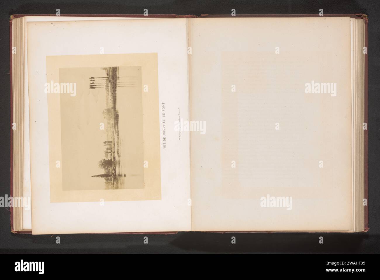 Blick auf die Marne bei Joinville-le-Pont, Ildefonse Rousset, ca. 1860 - in oder vor 1865 Foto Ile-de-France fotografische Unterstützung Albumendruck Fluss. Stadtblick im Allgemeinen; 'Veduta' Marne Stockfoto