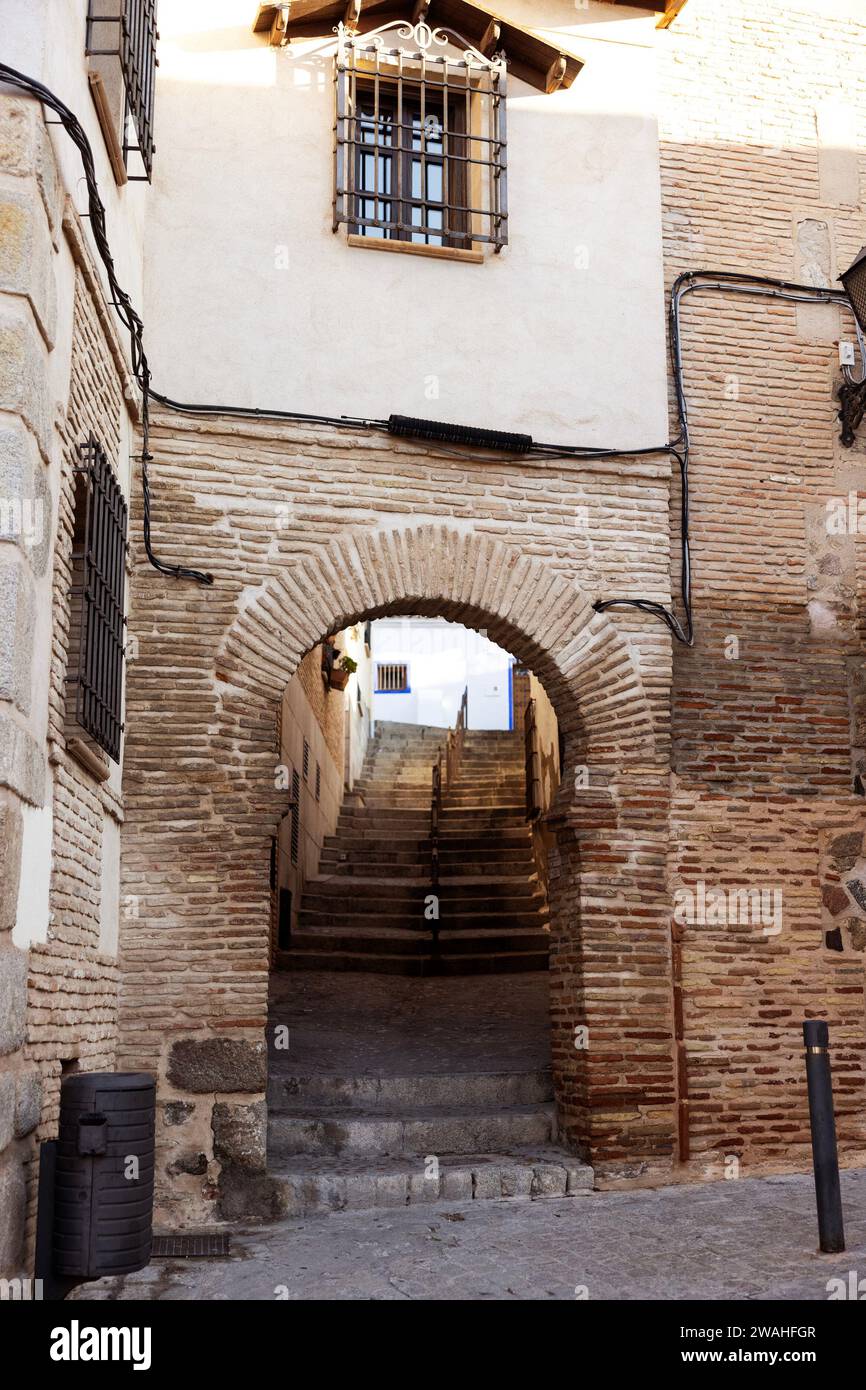 Der Arquillo del Judio (kleiner Judenbogen) im jüdischen Viertel Toledo, Spanien. Stockfoto