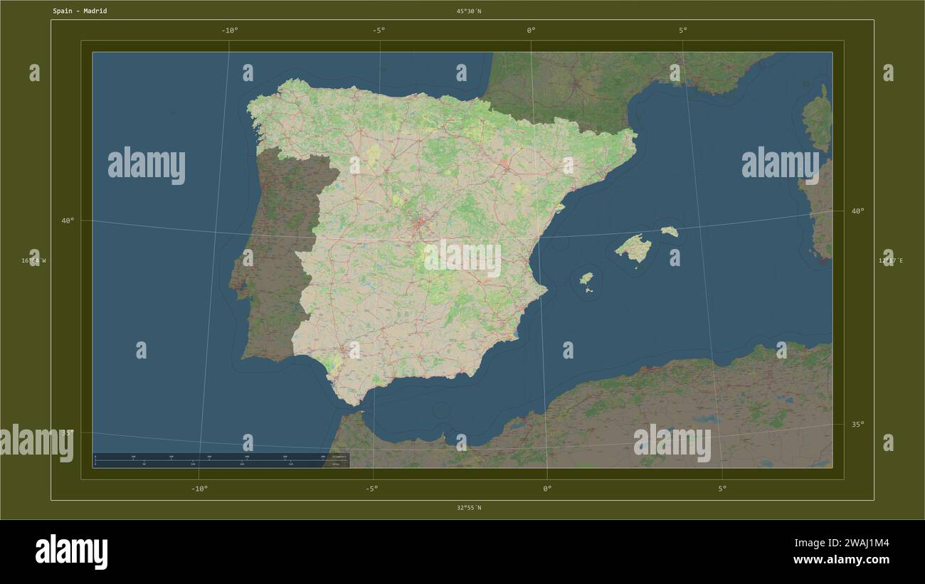 Spanien wird auf einer topografischen Karte im OSM-Standardstil mit dem Hauptpunkt des Landes, kartographischem Raster, Entfernungsskala und Kartengrenzwert hervorgehoben Stockfoto