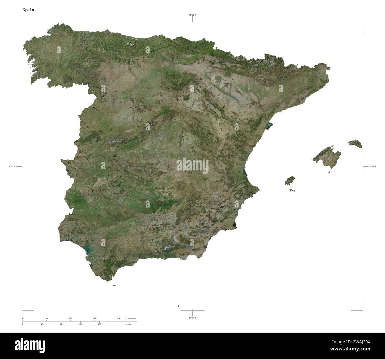Form einer hochauflösenden Satellitenkarte Spaniens mit Entfernungsskala und Kartengrenzkoordinaten, isoliert auf weiß Stockfoto