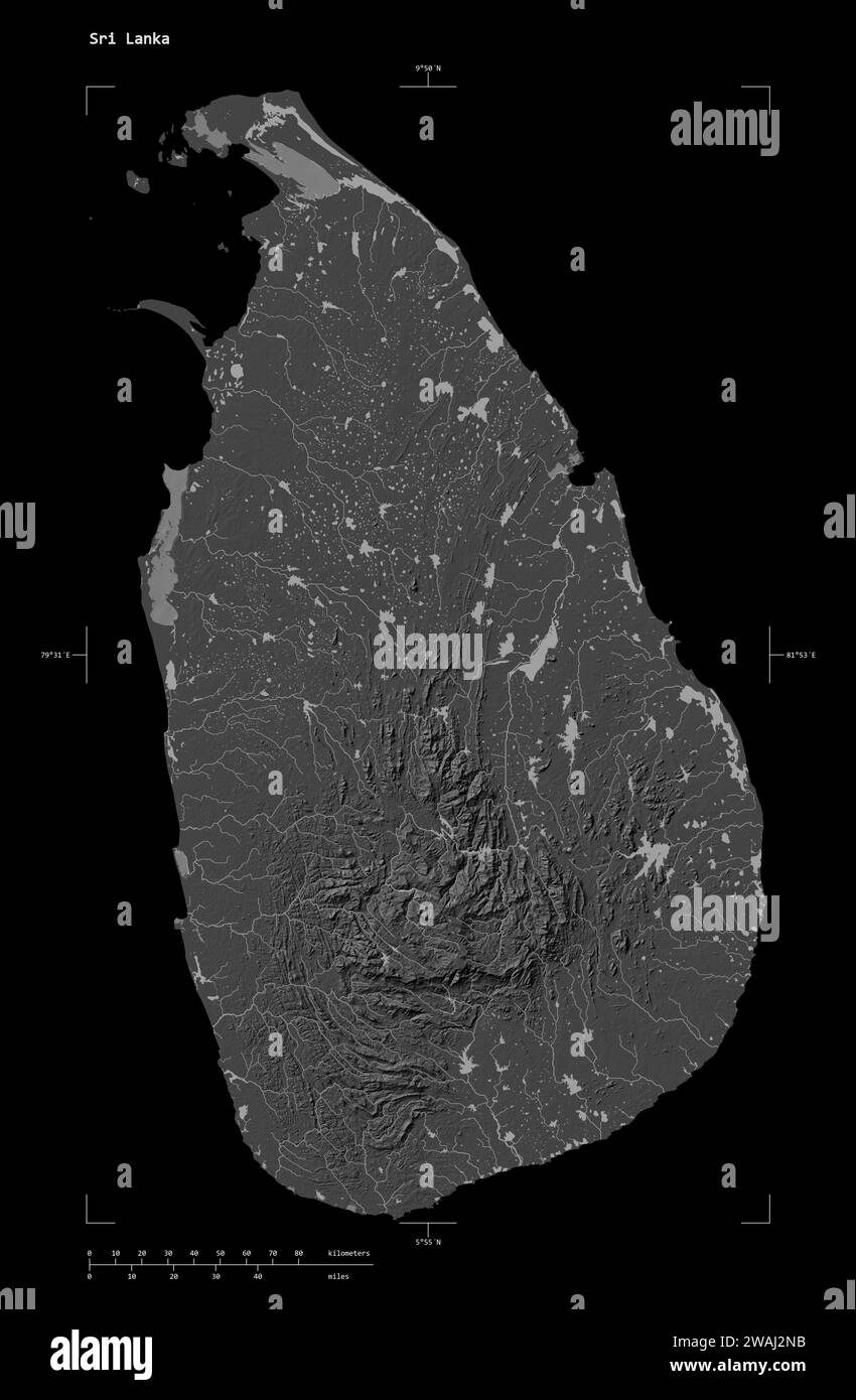 Form einer Bilevel-Höhenkarte mit Seen und Flüssen Sri Lankas, mit Entfernungsskala und Kartengrenzkoordinaten, isoliert auf schwarz Stockfoto