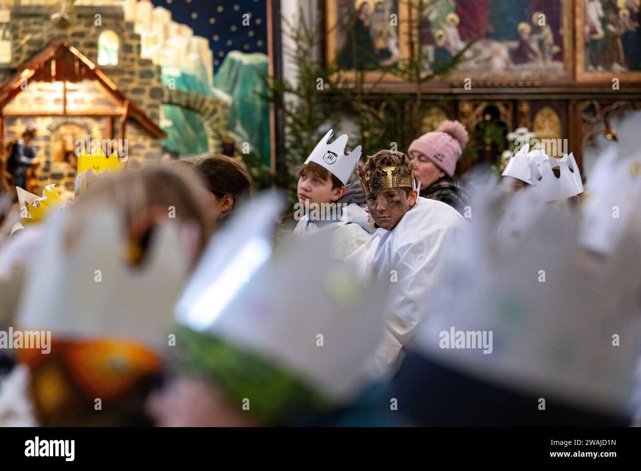 Hradec Kralove, Tschechische Republik. Januar 2024. Die Geldsammlung der drei Könige in Hradec Kralove, Tschechische Republik, am 5. Januar 2024. Quelle: David Tanecek/CTK Photo/Alamy Live News Stockfoto