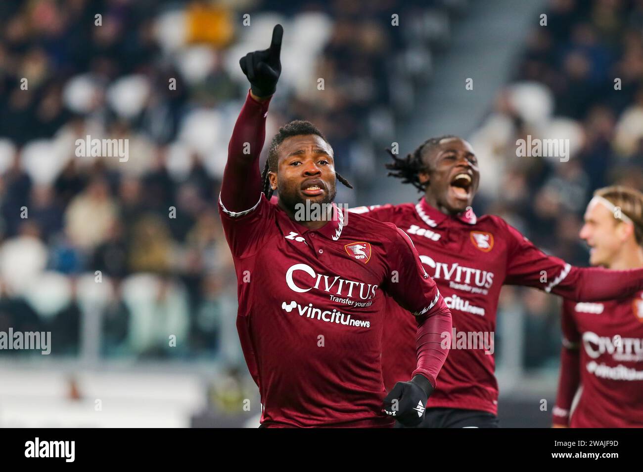 Chukwubuikem Ikwuemesi von US Salernitana 1919 feiert nach einem Treffer während des Coppa Italia Spiels zwischen Juventus FC und Salernitana in der Allianz St Stockfoto