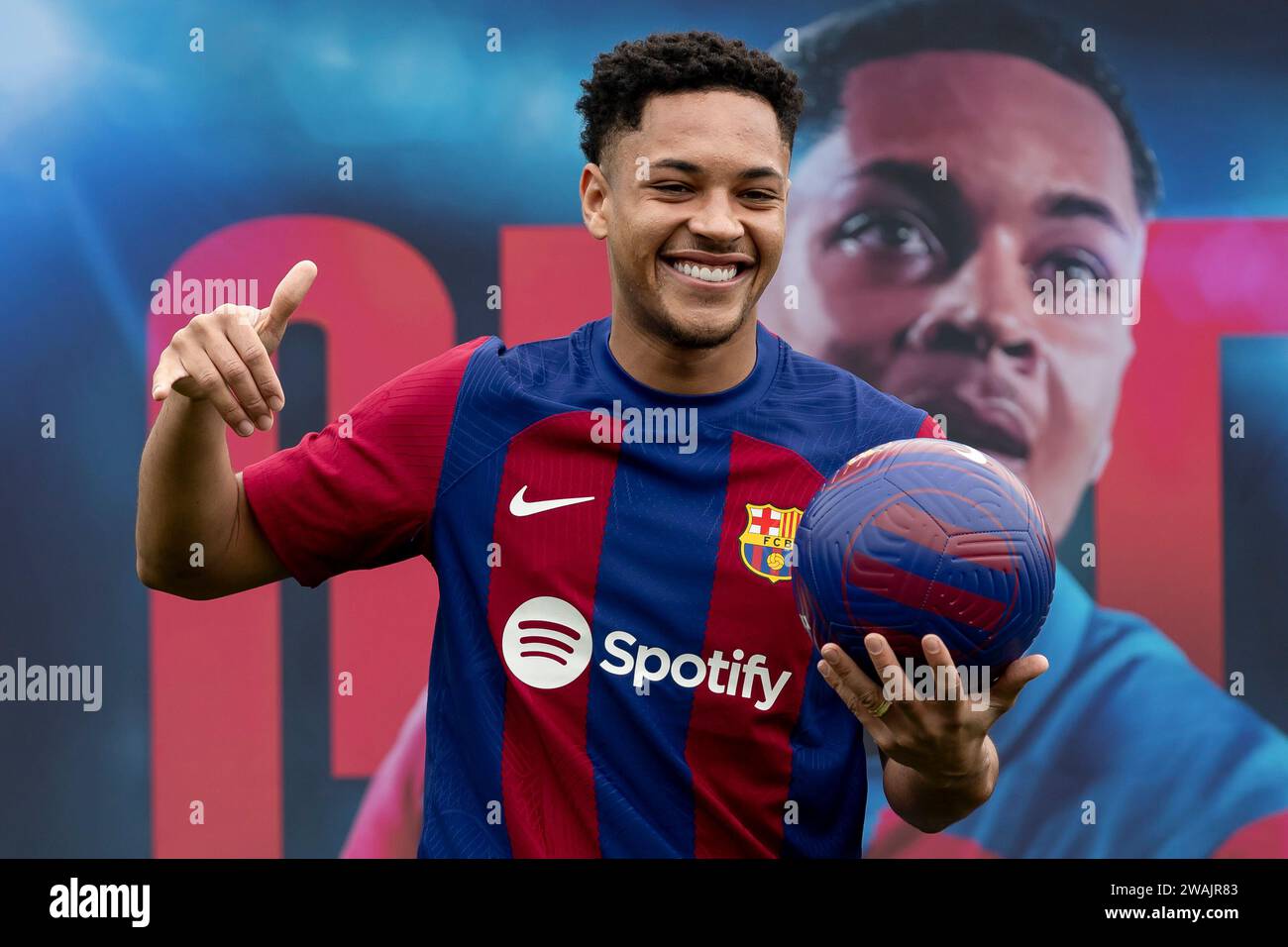 Barcelona, Spanien. Januar 2024. BARCELONA, SPANIEN – 05. JANUAR: Vitor Roque wird am 05. Januar 2024 in Barcelona als neuer FC Barcelona Spieler bei Ciutat Esportiva Joan Gamper vorgestellt Stockfoto